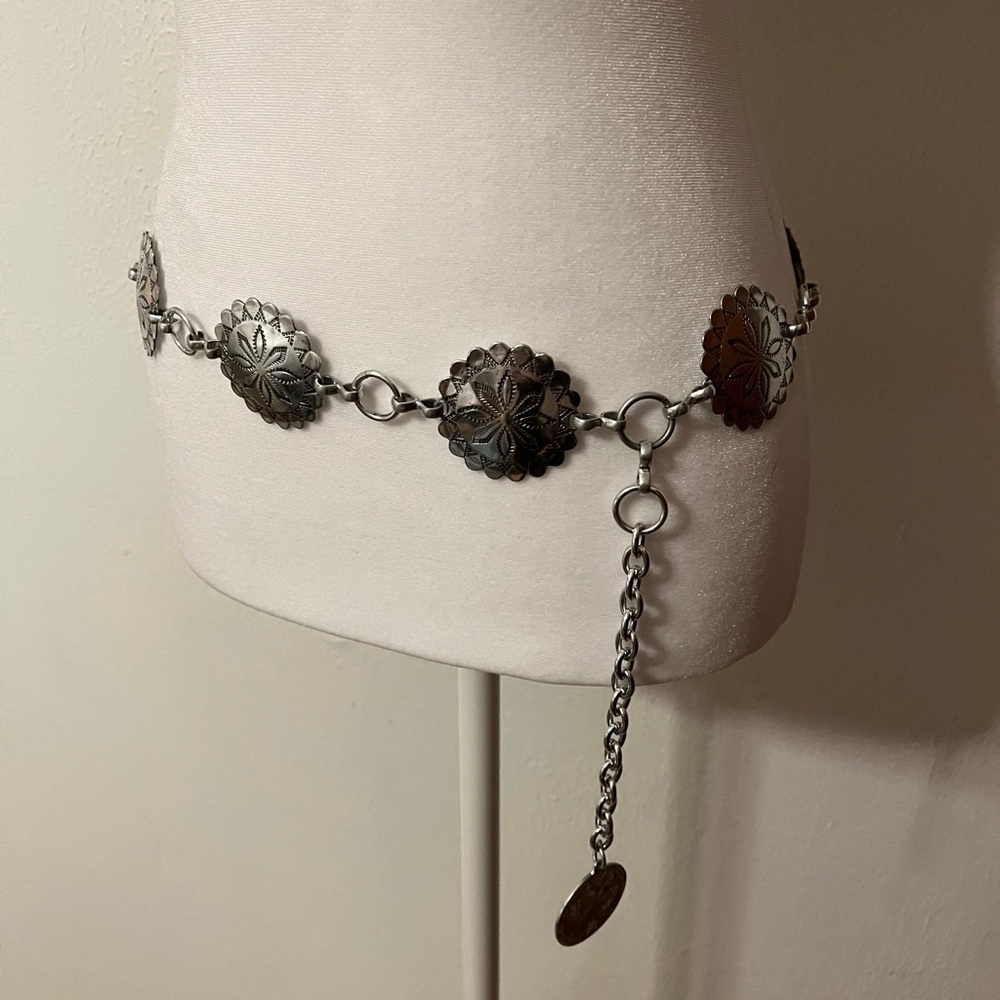 Metal medallion belt